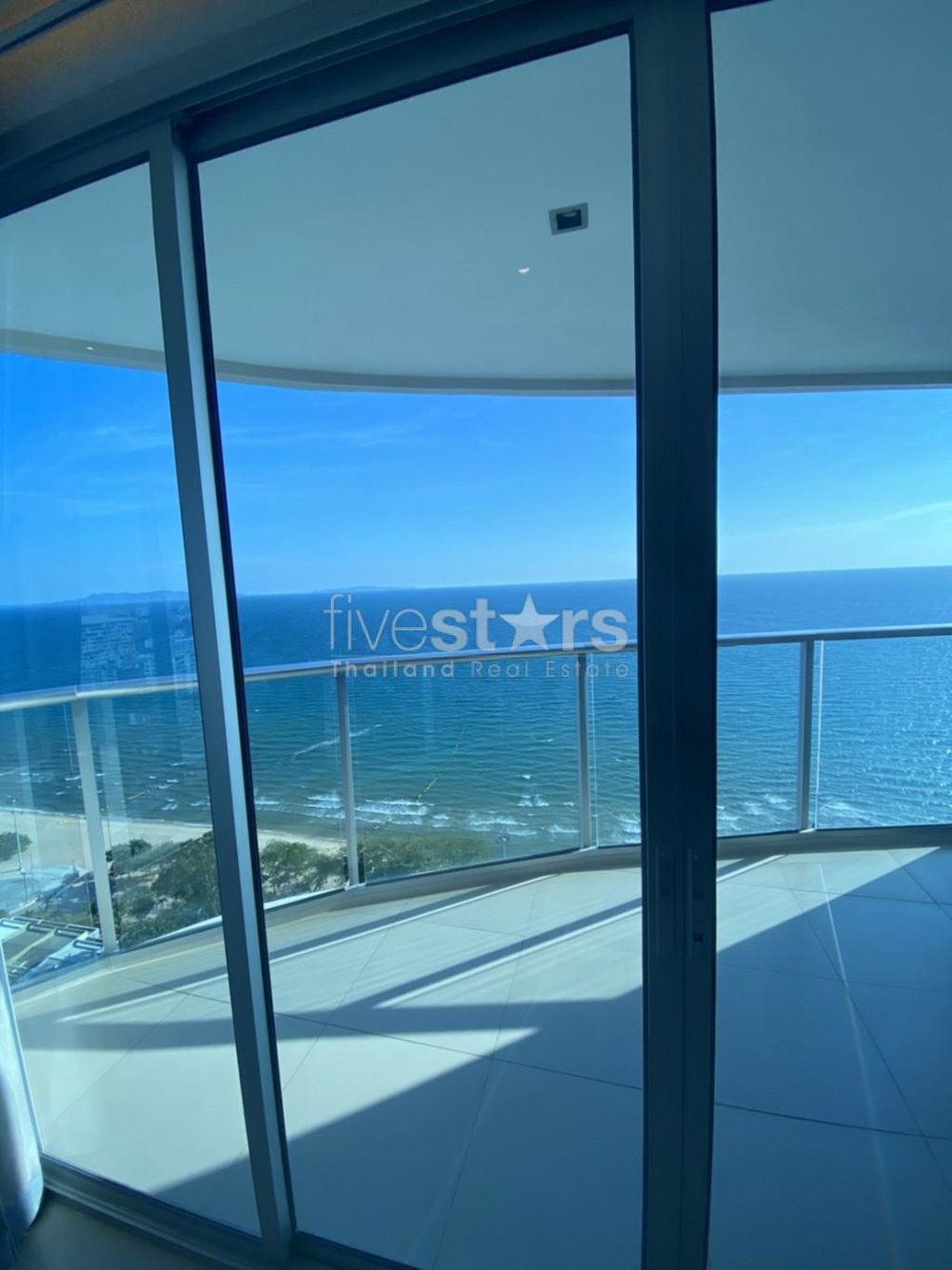 Large 1 bedroom condo for sale at Pattaya 2428414971