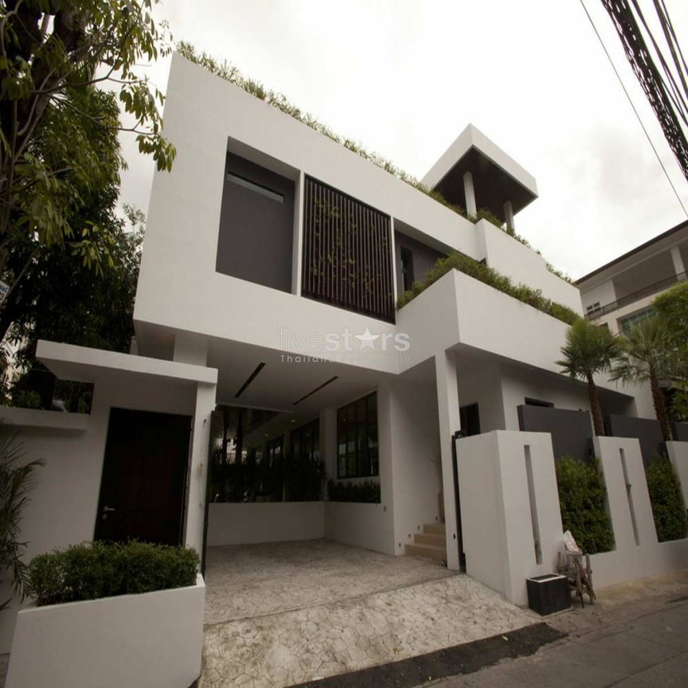 modern 3 storey house for sale in Ekamai area 3337540543
