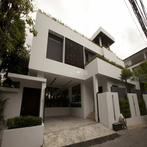 modern 3 storey house for sale in Ekamai area 3337540543