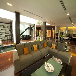 modern 3 storey house for sale in Ekamai area 3337540543
