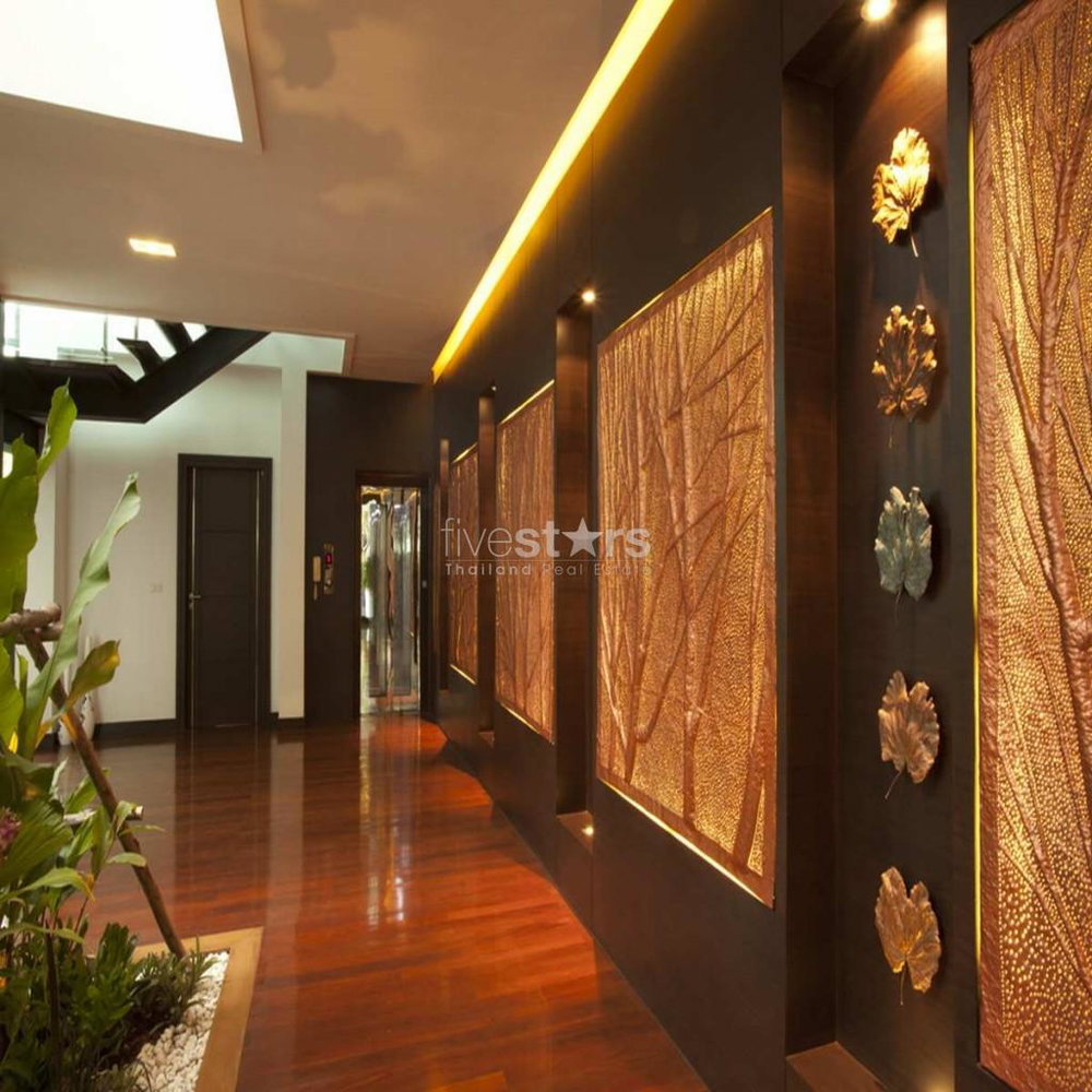 modern 3 storey house for sale in Ekamai area 3337540543