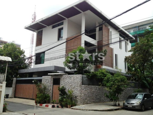 Luxury single house 6 bedroom for sale on Narathiwas 2052427048