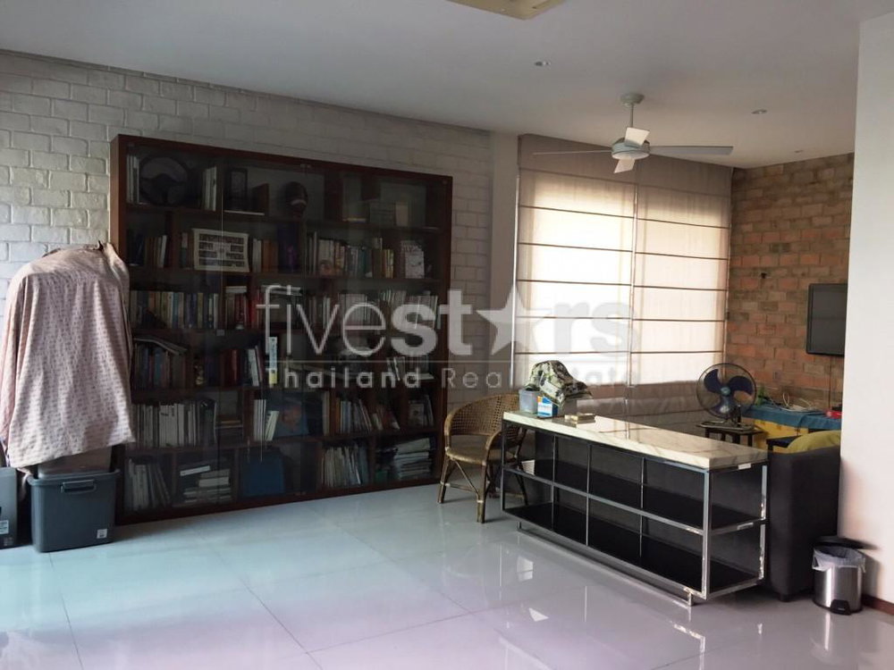 Luxury single house 6 bedroom for sale on Narathiwas 2052427048