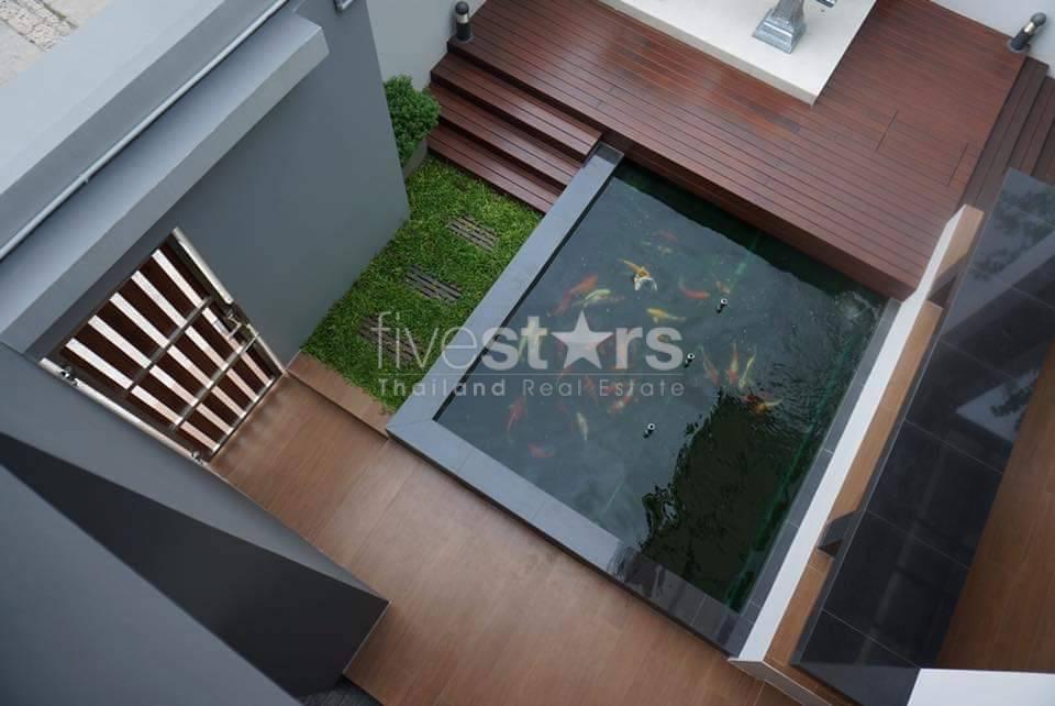 5 bedroom home office for sale on Huai Khwang 97592695