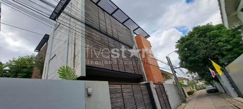 Single house 4-bedroom for sale close to Ari BTS station 461359432