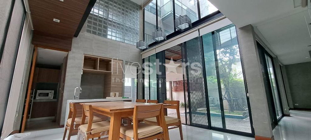 Single house 4-bedroom for sale close to Ari BTS station 461359432