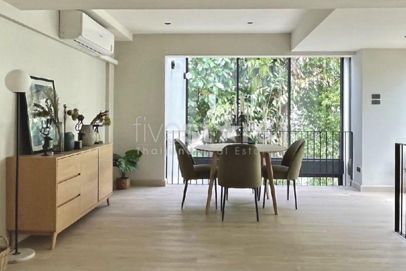 Modern Townhouse 4 – Bedroom for sale on Prakanong 356784223