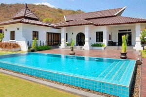 3-bedroom pool villa close to the beach 1163518994