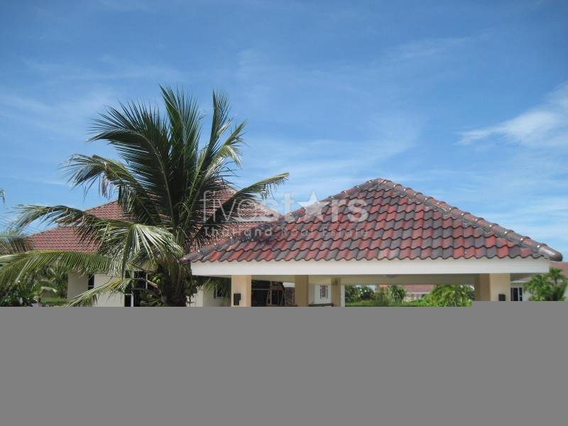 For sale in Hua Hin 3 bedrooms villa not far from the beaches
