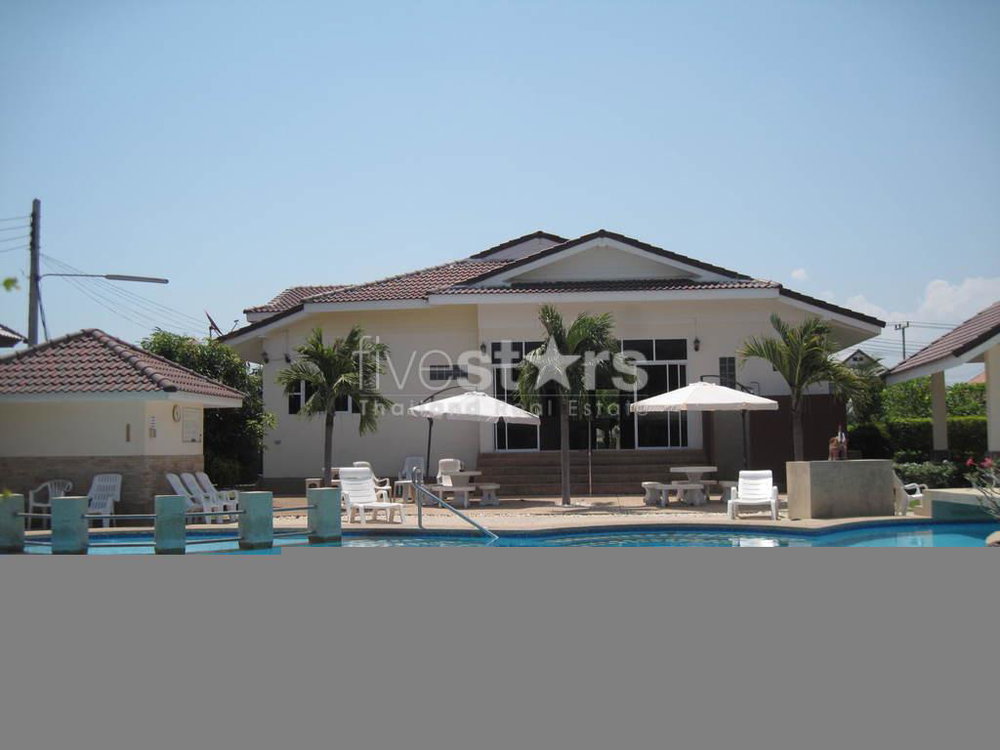 For sale in Hua Hin, 3 bedrooms villa not far from the beaches 4213266558