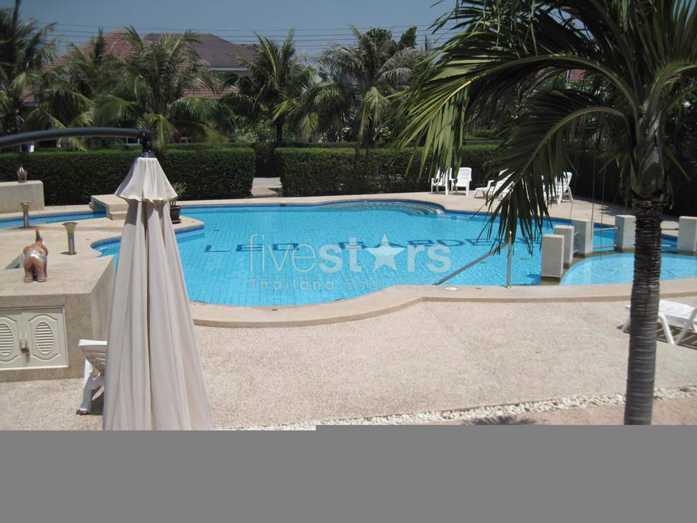 For sale in Hua Hin, 3 bedrooms villa not far from the beaches 4213266558