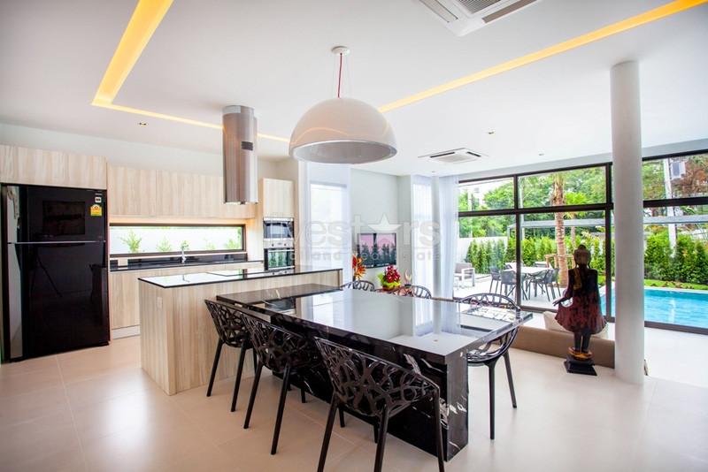 3-bedrooms pool villa for sale close to Nai Harn beach 949938100