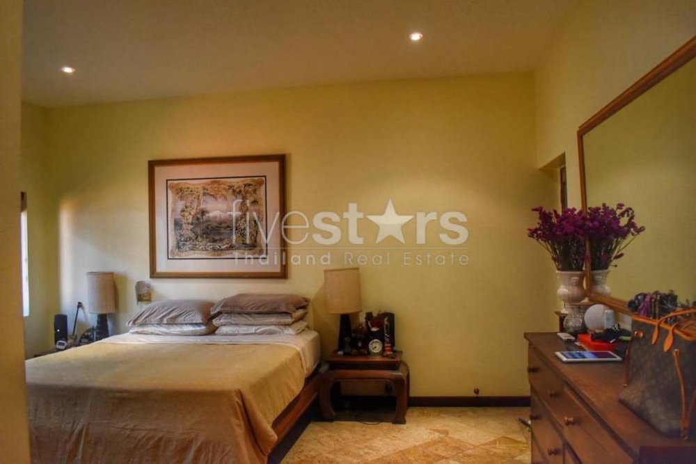 3 bedroom villa for sale near Nai Harn 4192323559