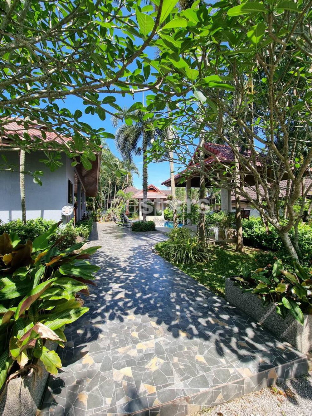 3 bedroom villa for sale near Nai Harn 4192323559