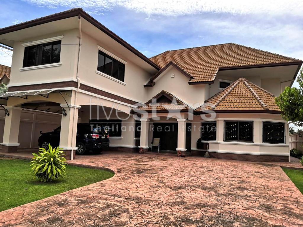 4 bedroom single house private pool for sale in Banglamung Chonburi