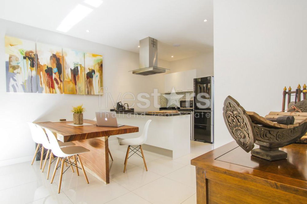 modern 3 bedrooms townhouse for sale near Choeng Mon beach 106045662