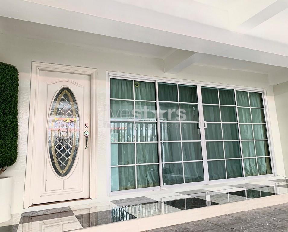 4 bedrooms Townhouse for sale in Phrompong area 4030805828