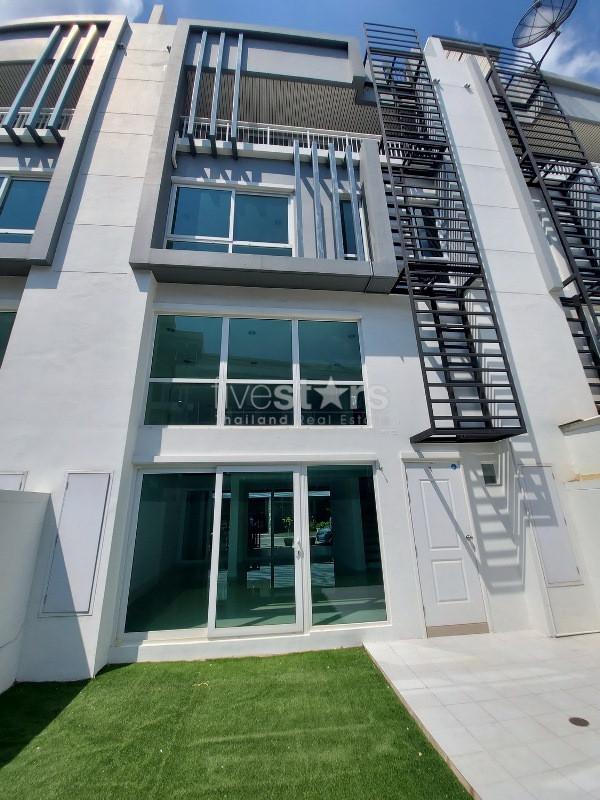 3 bedroom townhome for sale on Ladprao 3286962872
