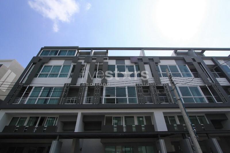 3 bedroom townhome for sale on Ladprao 3286962872