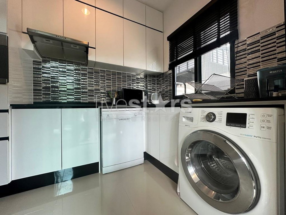 4-bedroom modern townhouse for sale close to MRT Yaek Tiwanon 2094802291
