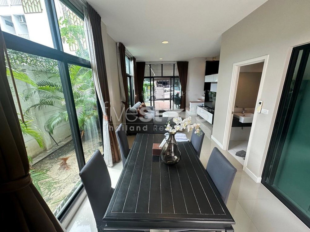 4-bedroom modern townhouse for sale close to MRT Yaek Tiwanon 2094802291