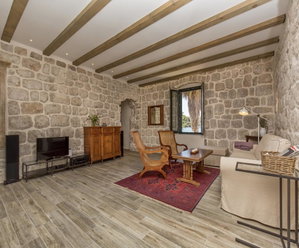Stone Seafront House on Sipan Island 106709973