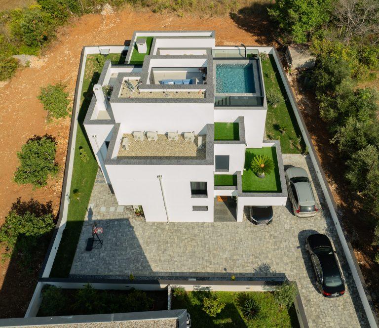 Contemporary Luxury Home with Private Pool 3932573232