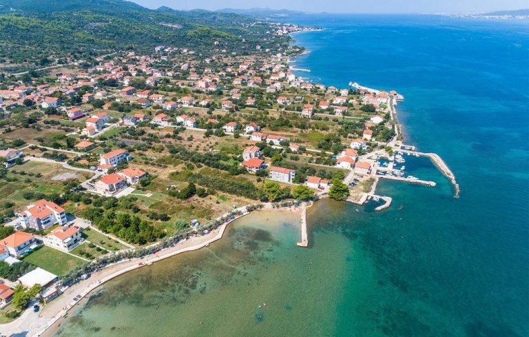 Comfortable Beachfront Apartments in a Quiet Island Setting 2921561682