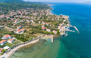 Comfortable Beachfront Apartments in a Quiet Island Setting 2921561682