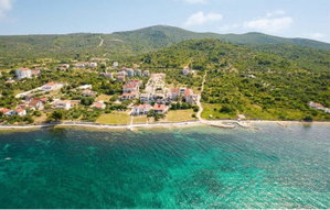 Comfortable Beachfront Apartments in a Quiet Island Setting 2921561682