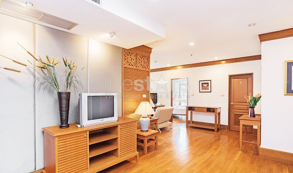 2 bedroom condo for sale on Langsuan 408851340