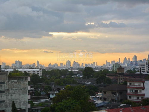 2-bedroom condominium in a quiet but convenient area 2962983675