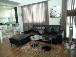 Duplex condominium fully furnished 1 bedroom close to Ratchadamri BTS 217384575