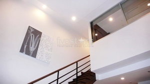 Duplex condominium fully furnished 1 bedroom close to Ratchadamri BTS 217384575