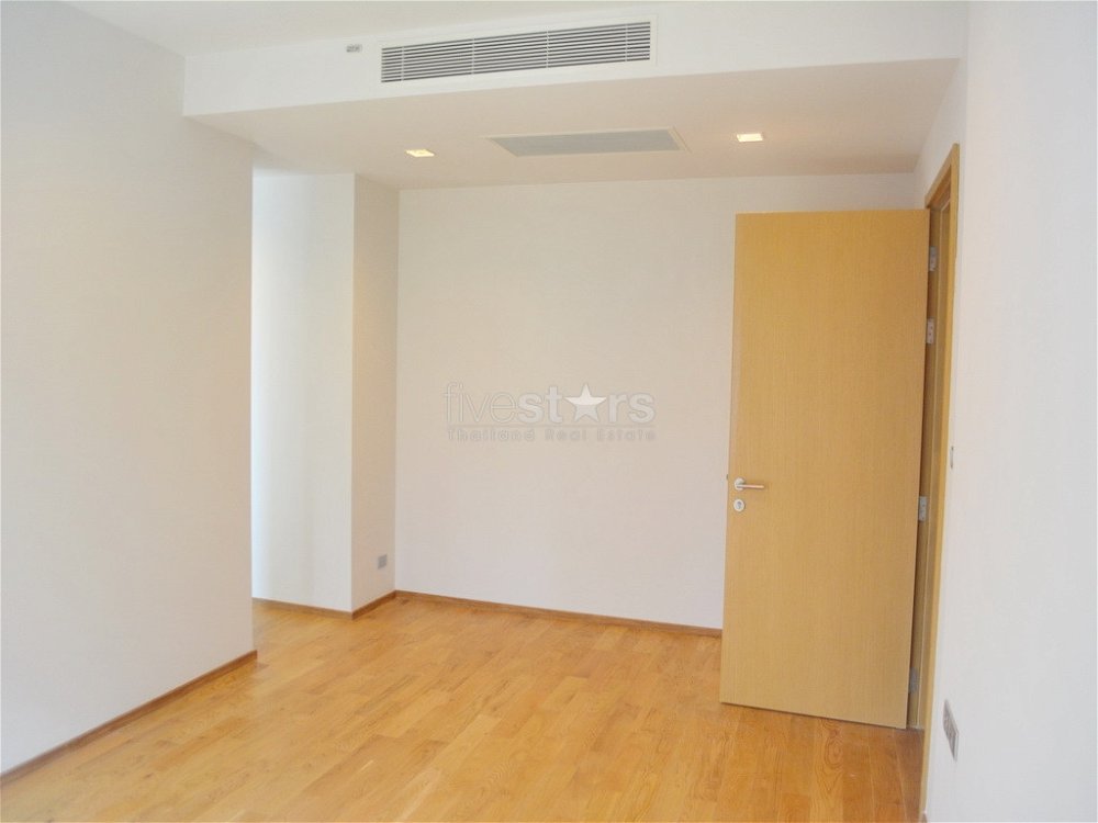 2-bedroom high end condo close to BTS Nana 3487246116