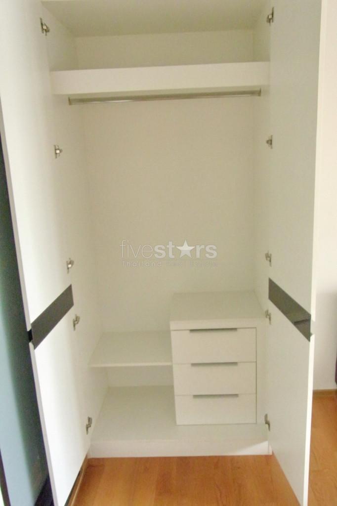 Low rise condo for sale close to Ploenchit BTS Station 1024539668