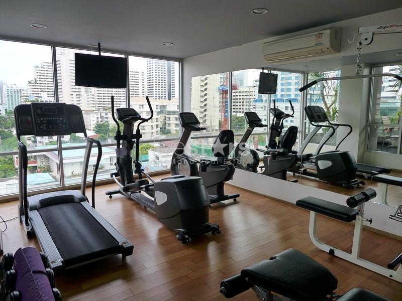 Low rise condo for sale close to Ploenchit BTS Station 1024539668