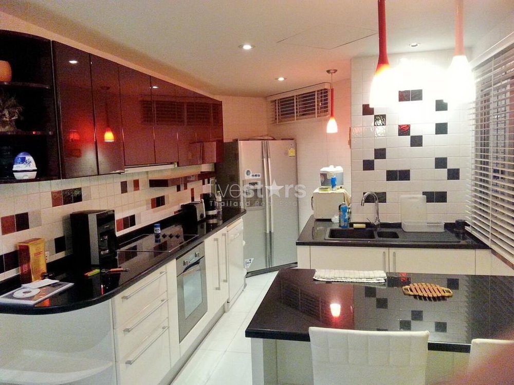 2-bedroom high floor condo close to BTS Ploenchit 3486561991