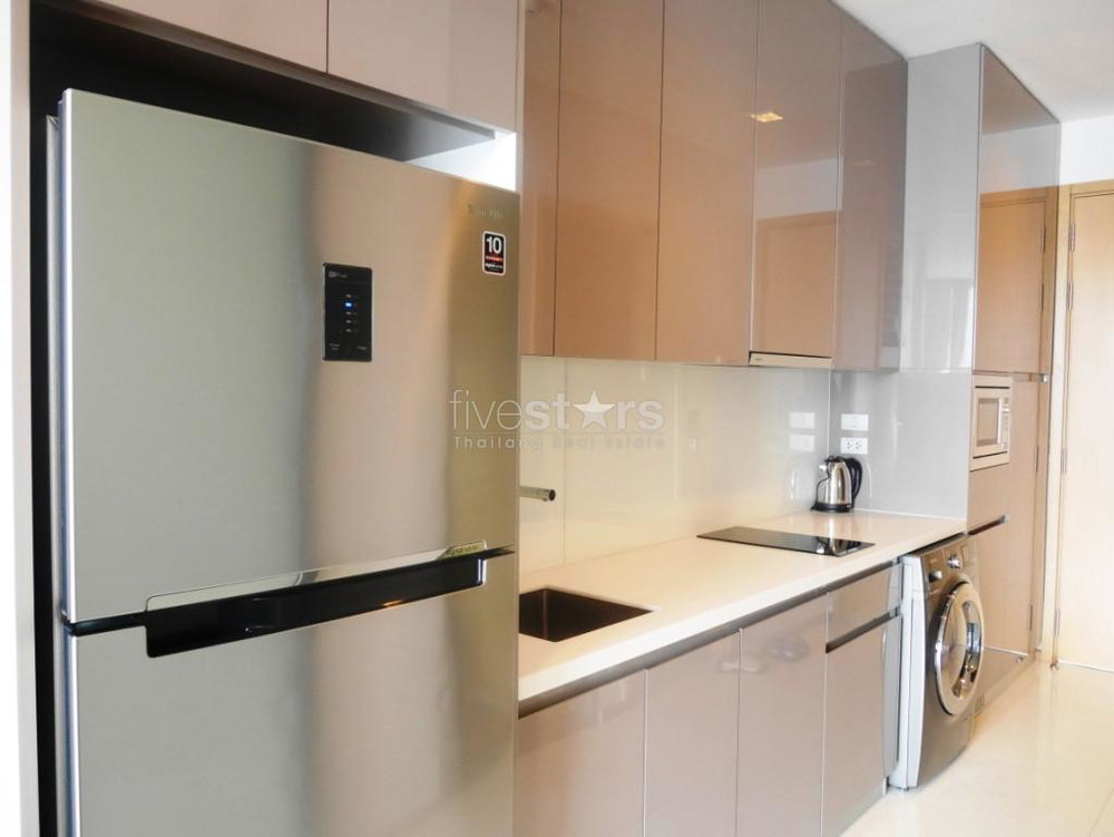 Best price, modern 1 bedroom apartment with amazing skyline view 771944871