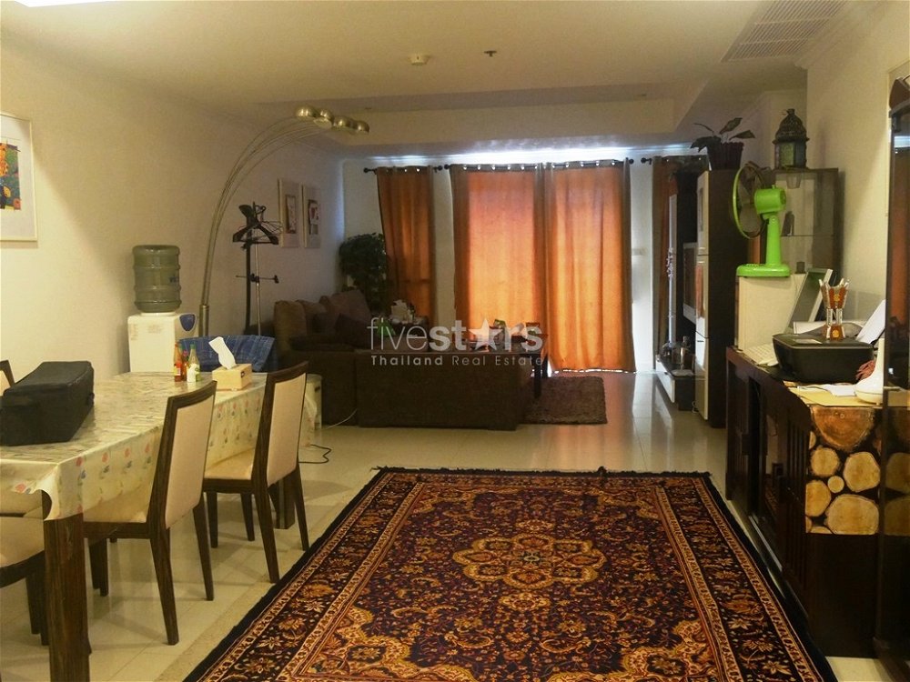 2-bedroom spacious condo for sale near Nana BTS stations 2985870934