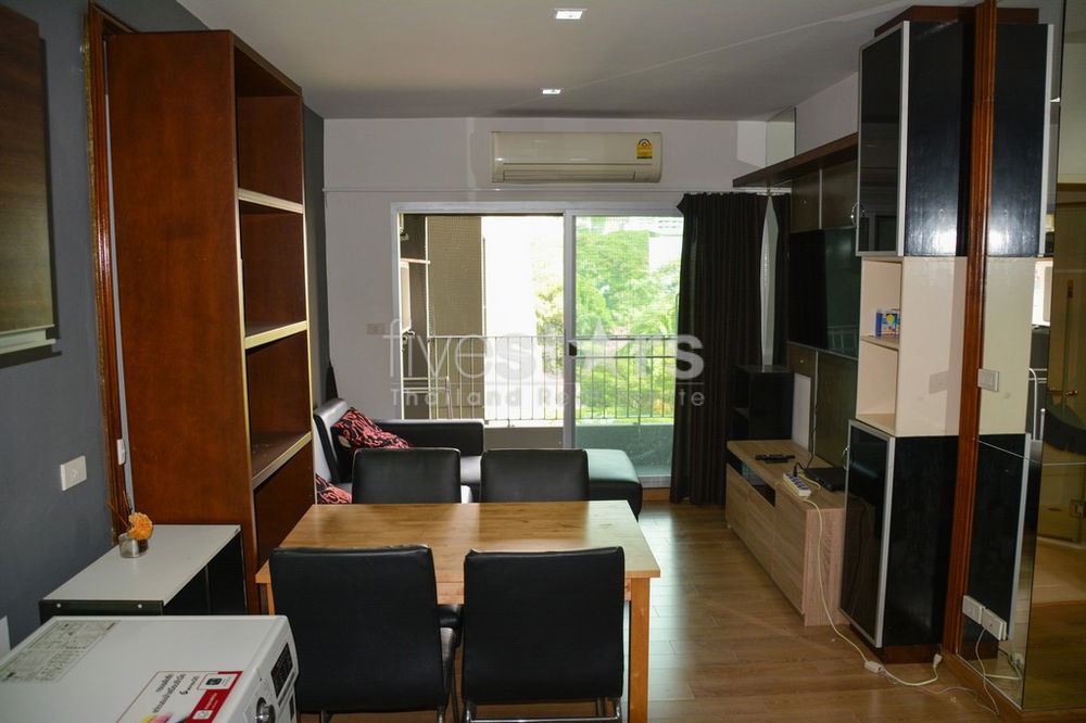 2-bedroom low rise condo for sale close to Phromphong BTS station 2125148266