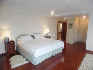 3-bedroom low rise condo for sale located to Phromphong BTS stations 2226380886