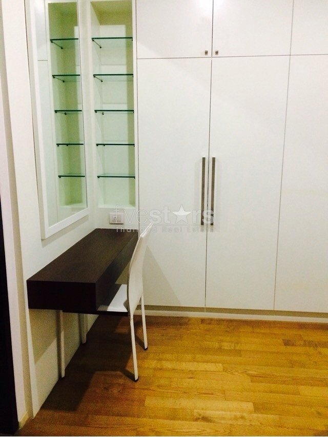 2 bedroom condo for sale close to the BTS Phromphong station 1323035825