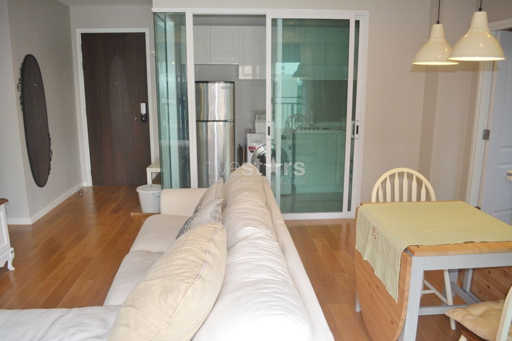 2-bedroom corner unit in modern residence in the Phromphong area 1366258654