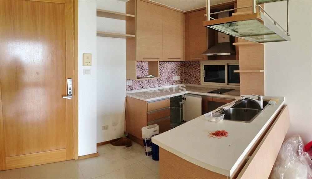 1-bedroom spacious high floor unit for sale close to BTS Chong Nonsi 1367919603