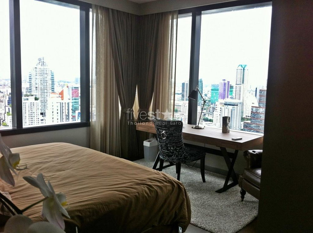 2-bedroom modern condo in Silom 3752528131