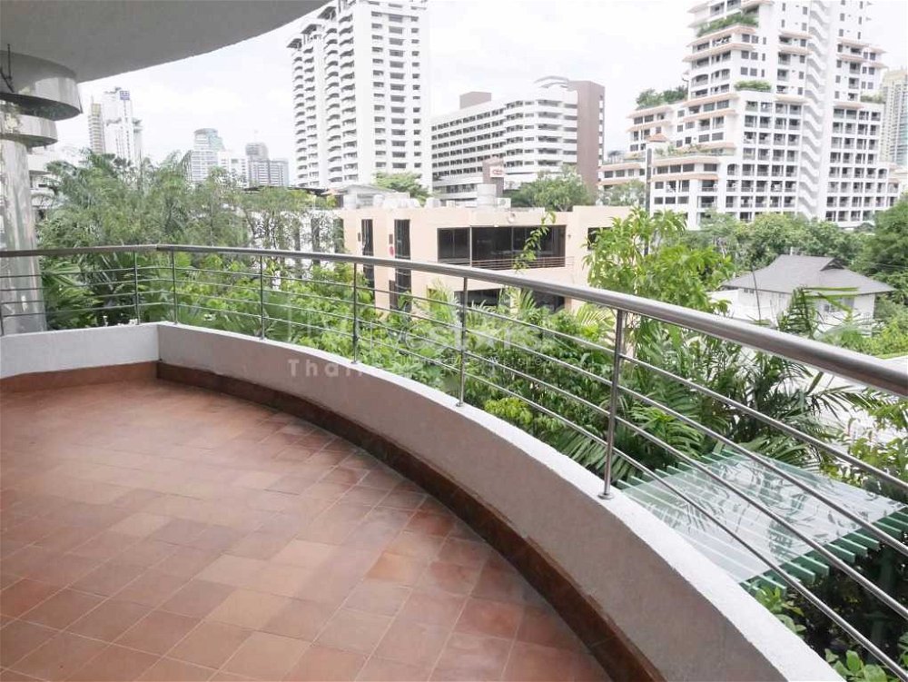 3-bedroom duplex with large terrace in Phromphong 3748137611