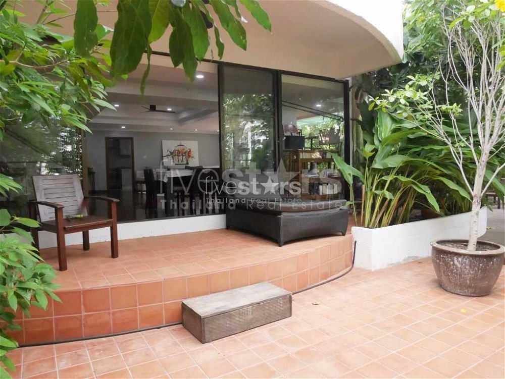 3-bedroom duplex with large terrace in Phromphong 3748137611