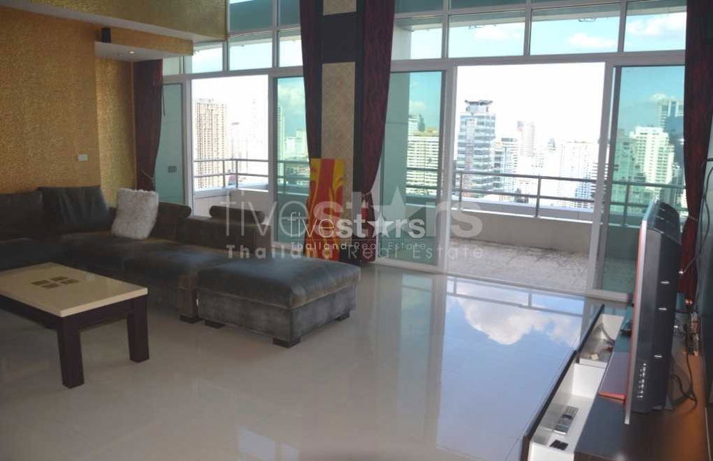 4-bedroom duplex penthouse only 500m from BTS Nana 2596200626