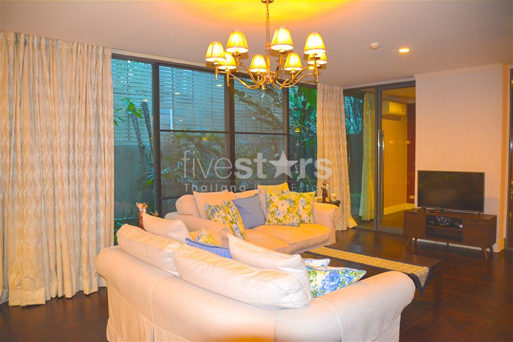 3-bedroom duplex unit with private garden 500m from BTS Ekamai 3988377636